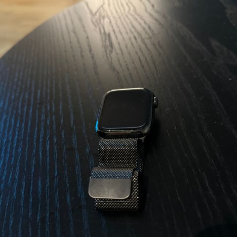 Apple Watch Series 9 (GPS + Cellular), 45 mm urkasse av rustfritt stål i grafitt