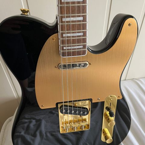 Squier 40th aniaversary gold edition