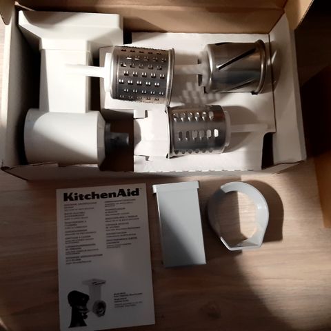 KitchenAid, grønnsakskutter, rive og kuttetilbehør.