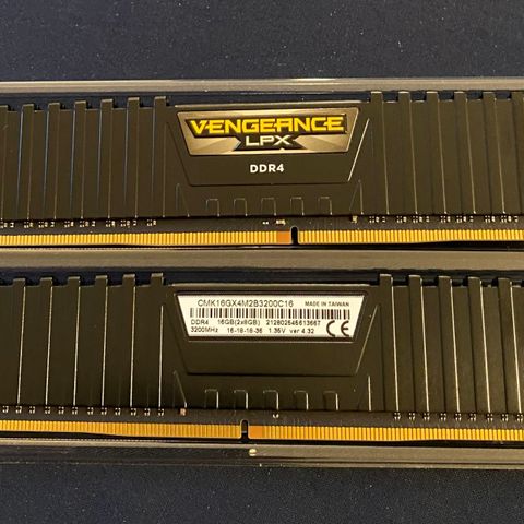 Minne RAM DDR4 2x8Gb 3200MHz