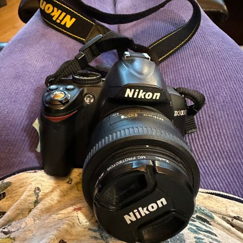 Nikon D3000