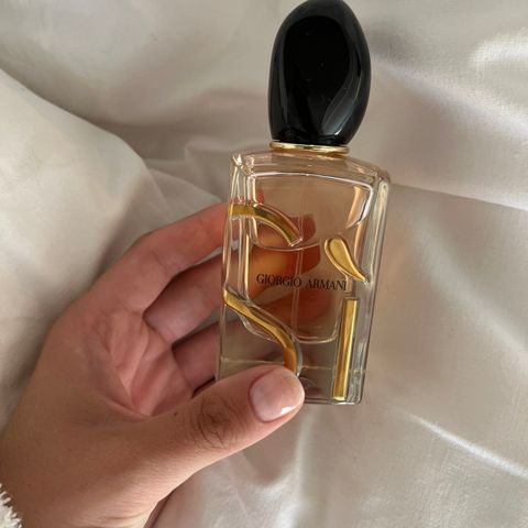 Sì Giorgio Armani