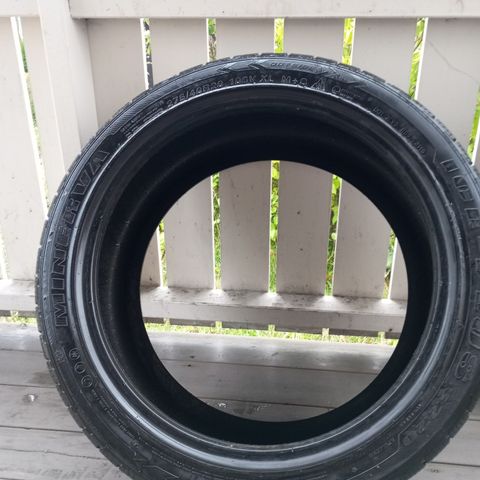 Vinterdekk 275/40 R20