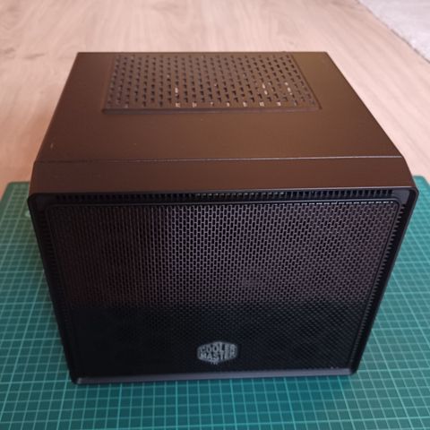 (reservert) Cooler Master Elite 110 Mini-ITX PC kabinett + 120mm vifte