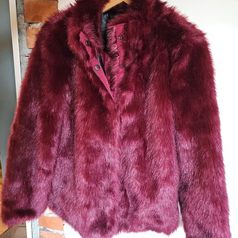 Rød Lilla fake fur fra Vero Moda