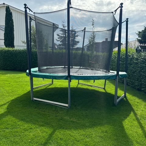 Brukt trampoline