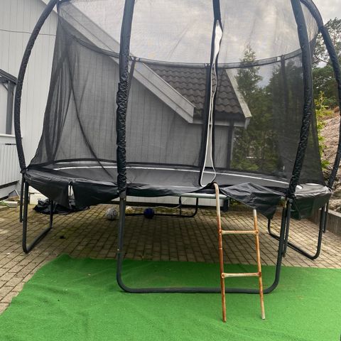 Trampoline