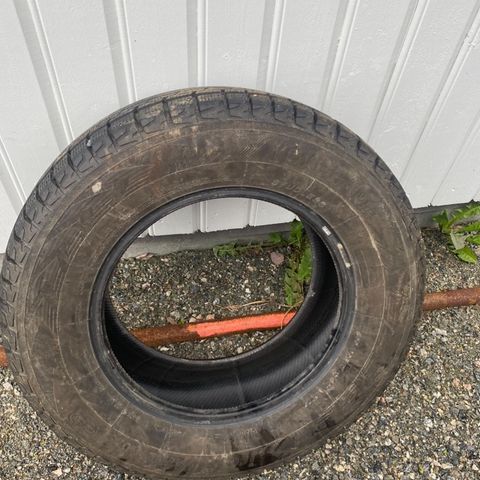 Yokohama 265/65R17 Piggfritt dekk