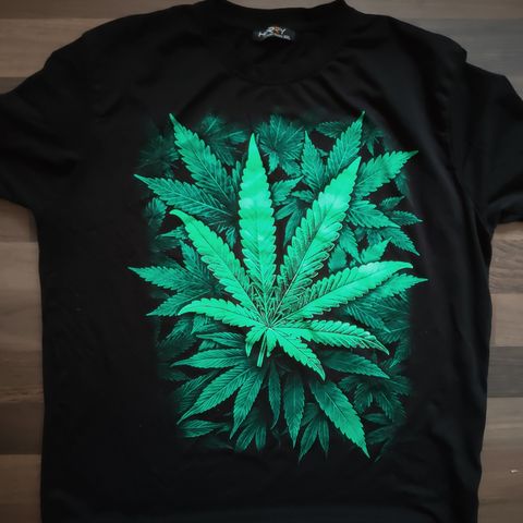 XXL 'glow in ultraviolet' marijuana tee