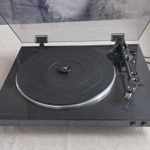 Denon lp spiler til salgs kr  1500 pluss eventuelt porto.