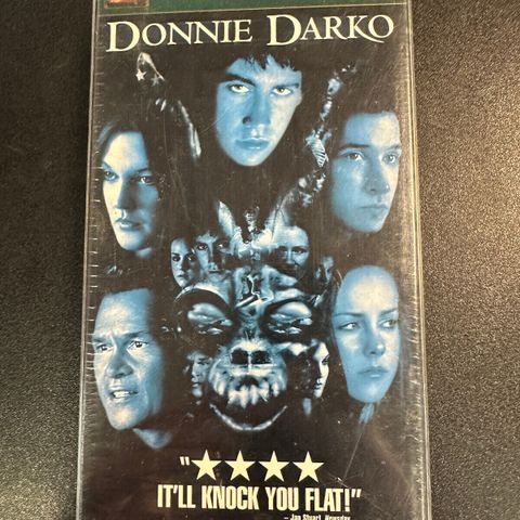 DONNIE DARKO PÅ VHS ØNSKES KJØPT