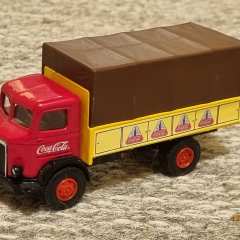 GMC T70 Canvas Back Truck med Coca-Cola reklame