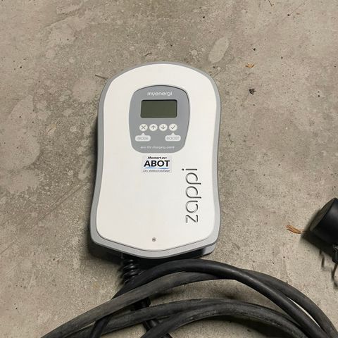 Zappi ladestasjon 7,4 kW, med defekt fast kabel