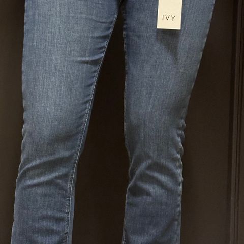 Ivy jeans split