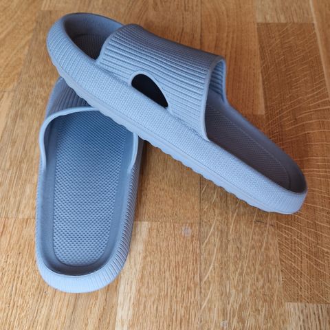 Myke grå flip flops, str. 38/39