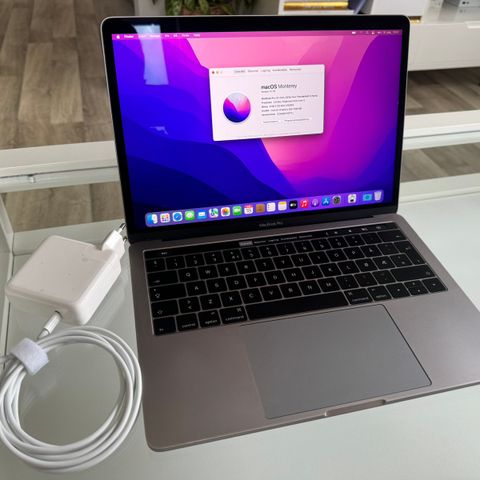 MacBook Pro 13” 2016, i5, 8GB, 256GB, Touchbar, stellargrå- god stand!