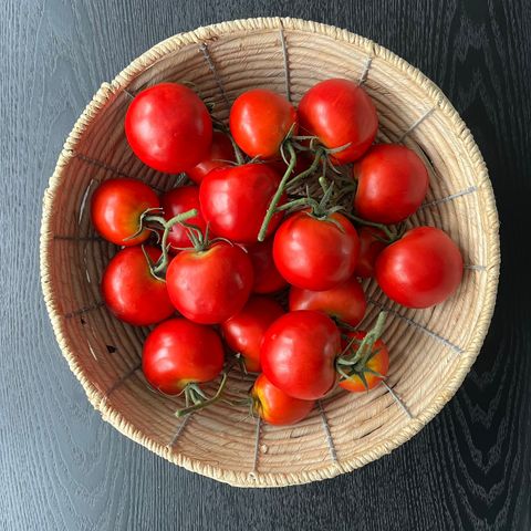 kunstig tomater,halv sitron,bord dekorasjon,kunstig frukt/grønnsaker