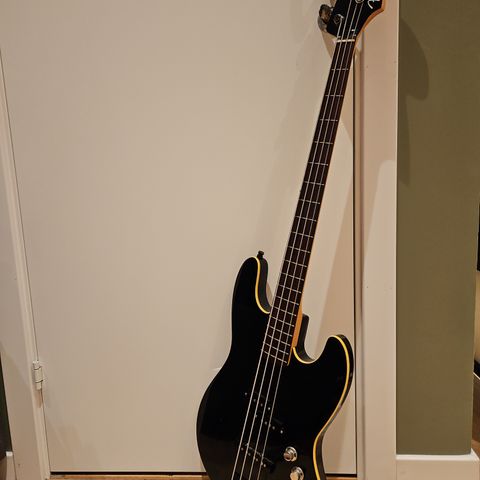 Fender Aerodyne Jazz Bass