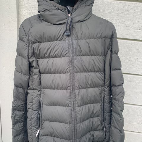 Pent brukt Parajumpers Y-S super light weight.