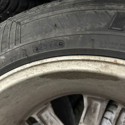 Piggdekk P225/65 R17