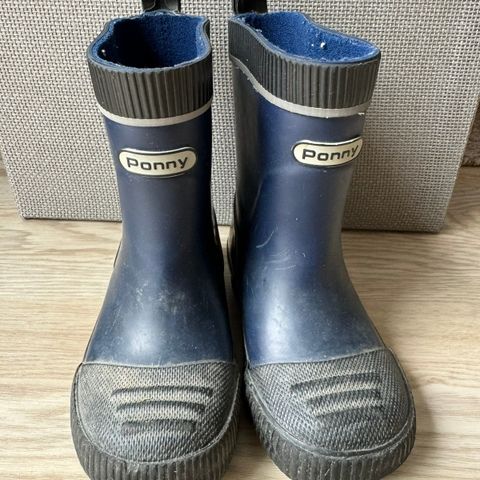 Gummistøvler og sandaler fra Ponny str. 24