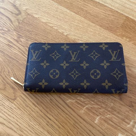 Louis Vuitton Zippy Wallet Monogram reservert til 19/9