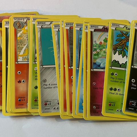 Lot med 114 serien Pokemonkort / 2016