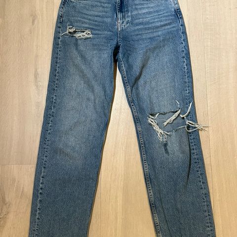 Hullete jeans fra Ginatricot i str. 36