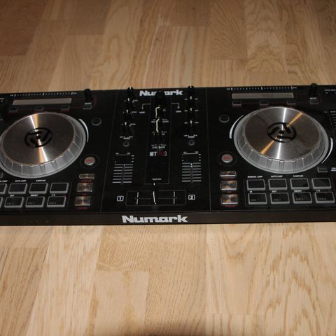 NY PRIS! Numark Mixtrack Pro 3 – DJ-controller i topp stand! Gratis frakt!