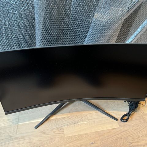 MSI 34" Curved gamingskjerm MAG342CQR