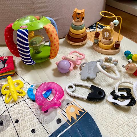 Bunch of baby toys 0-2 yrs