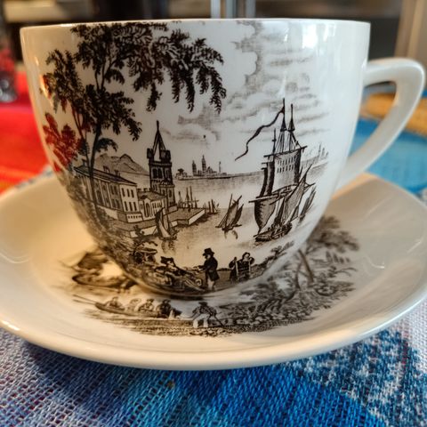 Moustache Cup/bartekopp i Safe Harbour serien fra engelske Royal Staffordshire