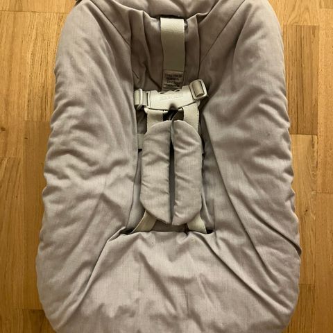 Stokke Tripp Trapp Newborn Set, grey med leketøybøyle