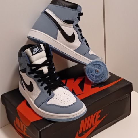 Air Jordan 1 Retro High OG "University Blue" sneakers