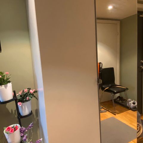 Ikea 2stk Pax wardrobe with Mirror Doors(winter jacket closet)