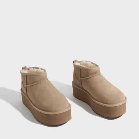 UGG W Classic Ultra Mini - Sand