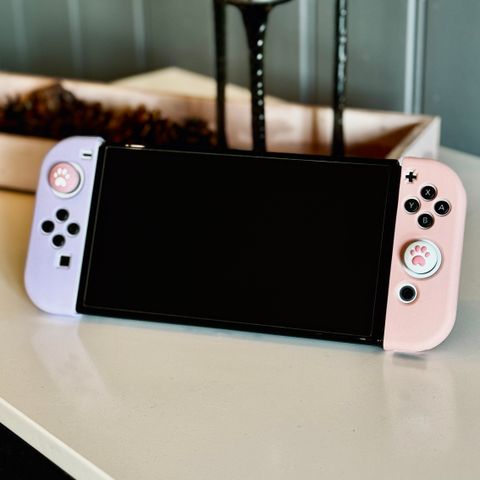 Nintendo Switch OLED med Silikonbeskyttelse - Komplett Pakke 🎮✨