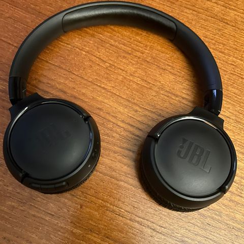 Helt nye JBL trådløse headphones - gratis frakt