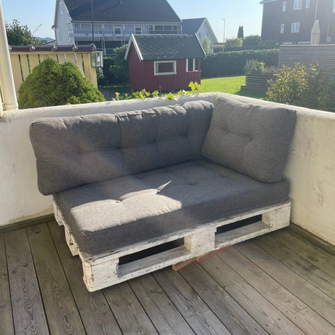 Gi bud! Flotte puter til pallesofa☀️