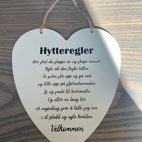 Hytteregler til å henge på vegg