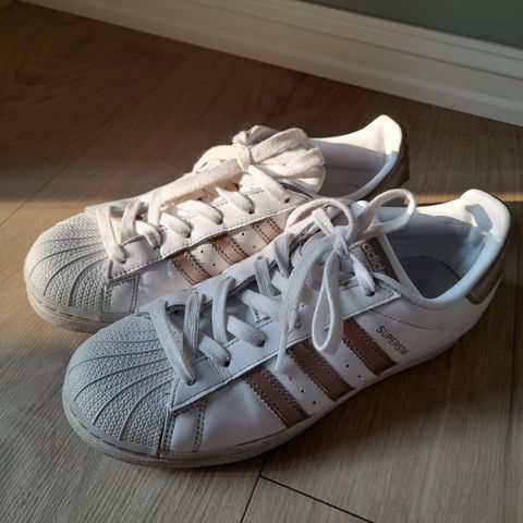 Joggesko Adidas Superstar str 38