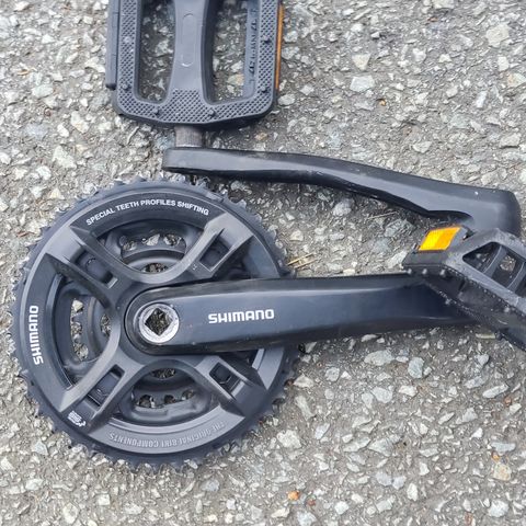 MTB chainset & pedals