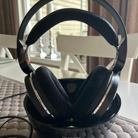 Trådløst headset for bruk til TV