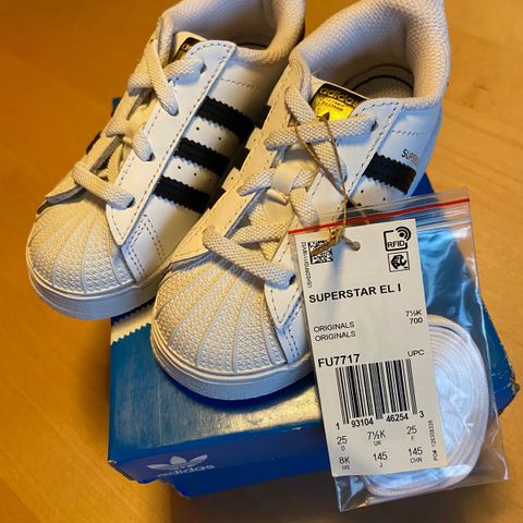 Adidas Superstar - 3 år