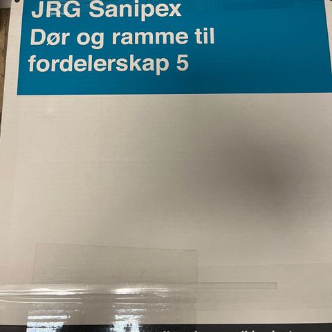 Sanipex skap med dør og ramme. 5 er skap