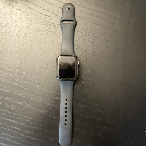 Apple Watch Series 6 44mm (uten eSIM) - Brukt, God Stand