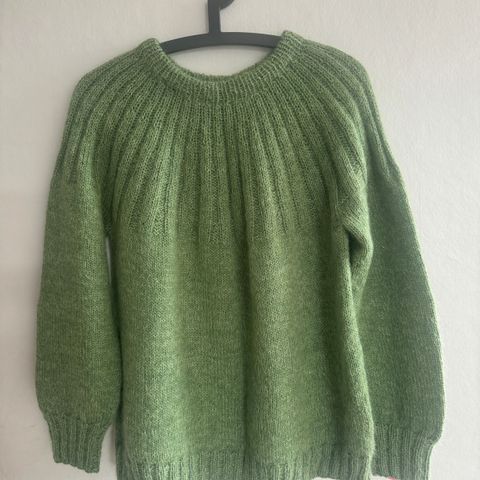 Nydelig Sunday sweater petitknit