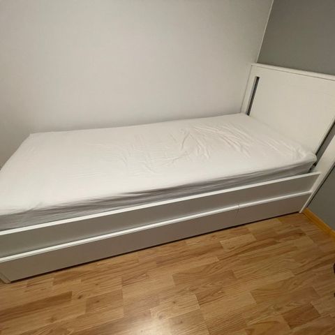 Ikea seng 90x200 med 2 oppbev.