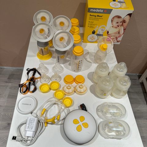 Medela Swing Maxi elektrisk dobbel brystpumpe med mange flasker og utstyr.