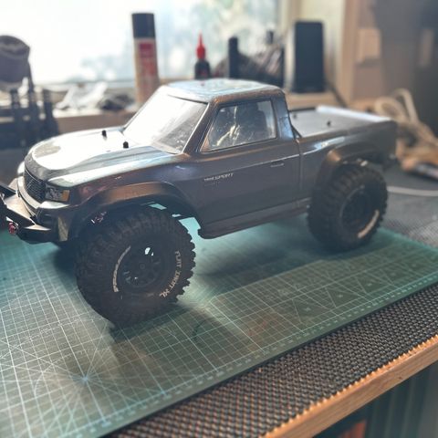 Traxxas Trx4.  Hobbywing AXE 2800kv